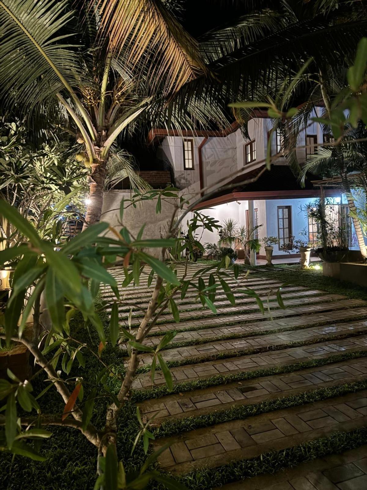 Kingcity Resort Anuradhapura Exterior foto